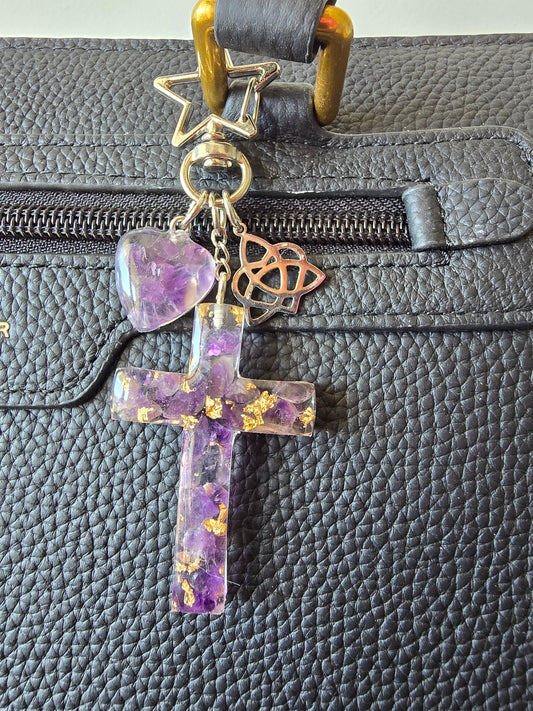 Bijou de sac / porte-clés améthyste, croix et cœur