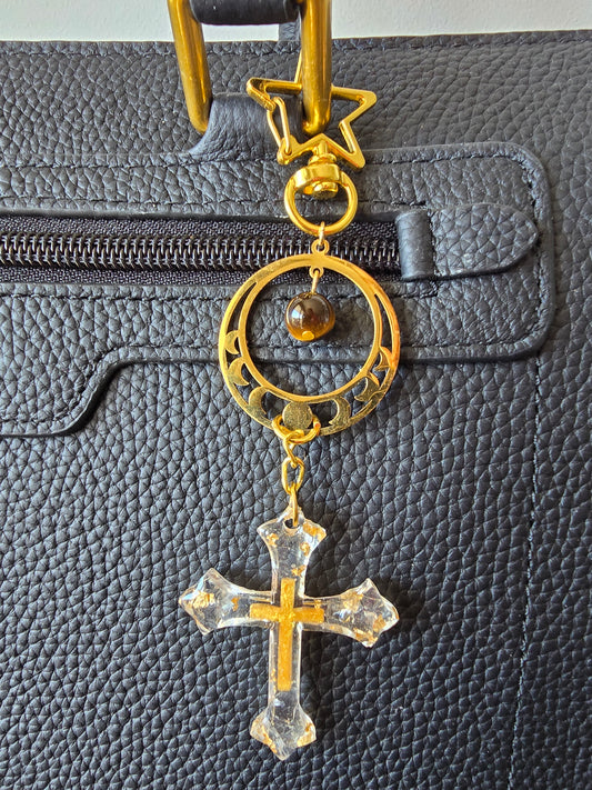 Bijou de sac / porte-clés cristal de roche et œil de tigre, croix et lune dorée