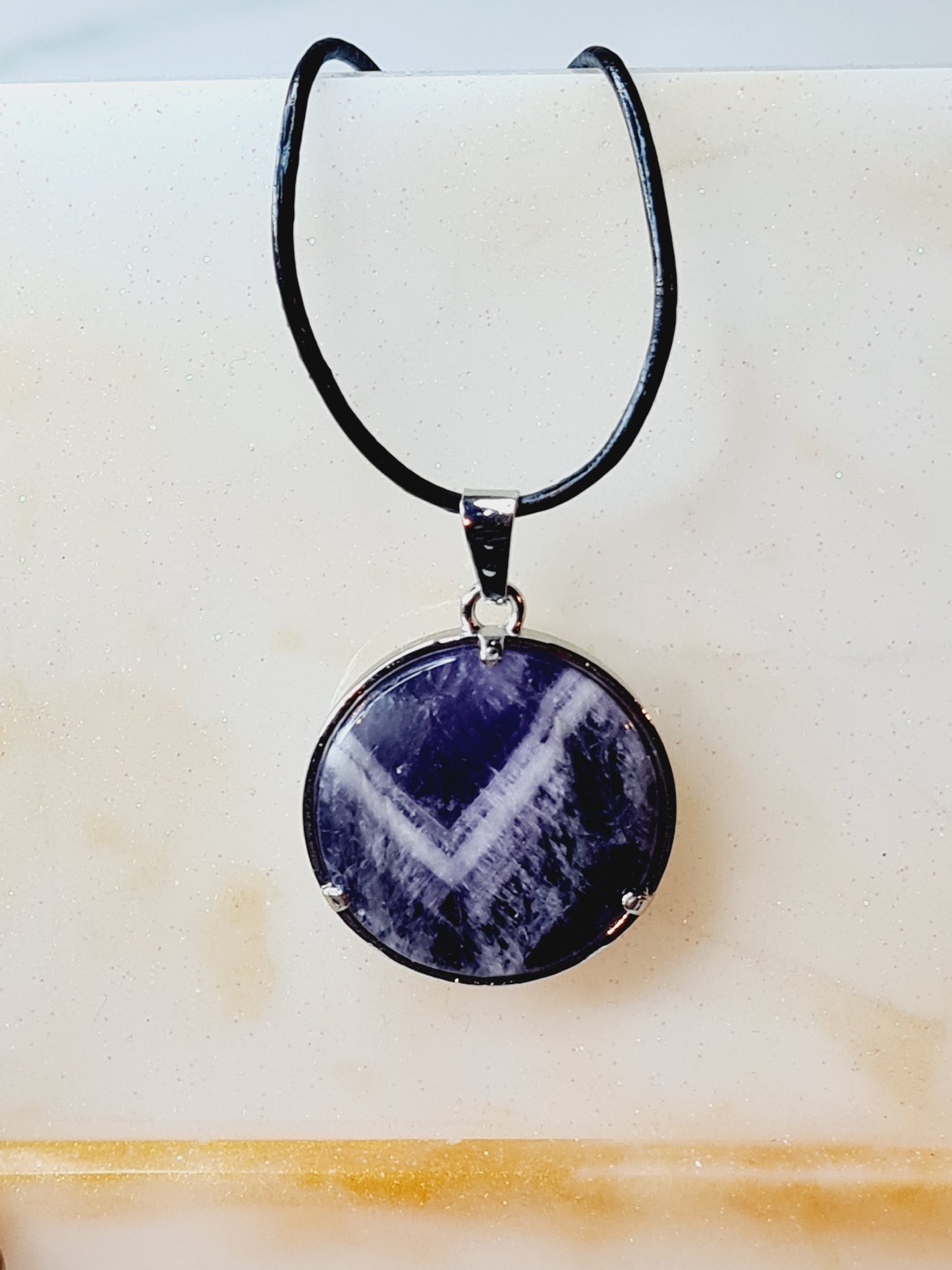 COLLIER EN CUIR + PENDENTIF FLEUR DE VIE AMETHYSTE