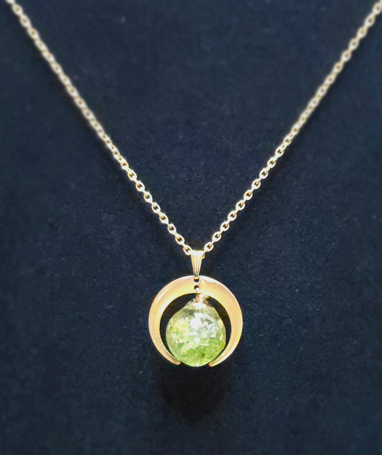 COLLIER LUNE PIERRE PERIDOT