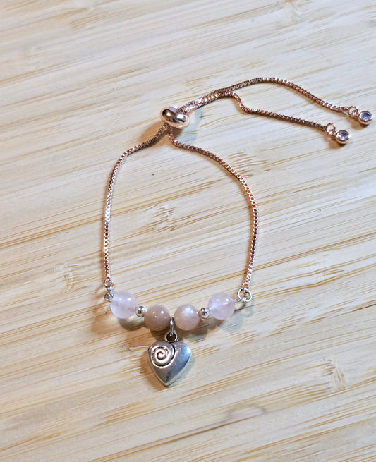 BRACELET PIERRE DE LUNE ROSE / QUARTZ ROSE BRELOQUE COEUR