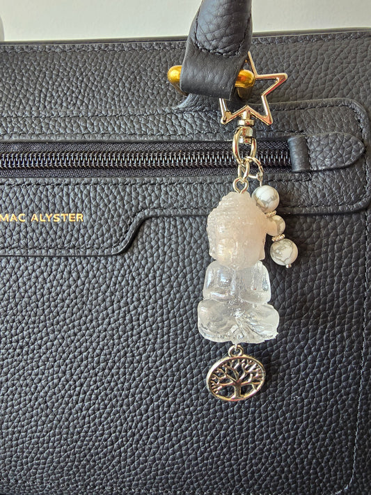 Bijou de sac / porte-clés howlite blanche, bouddha et arbre de vie