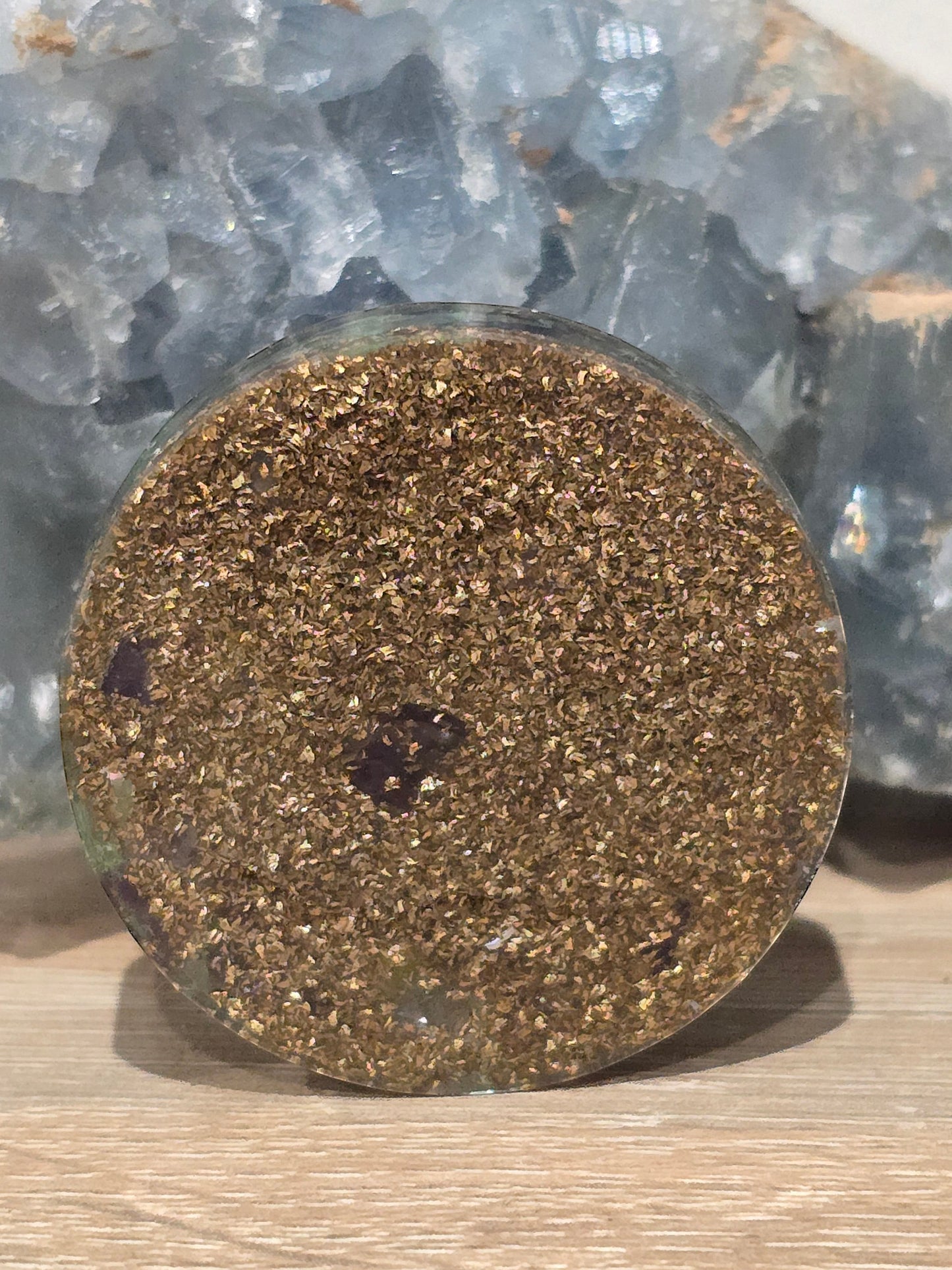 Pendentif orgonite AlyJoyCreation avec améthyste et cuivre, motif rosace mandala pour l'équilibre énergétique