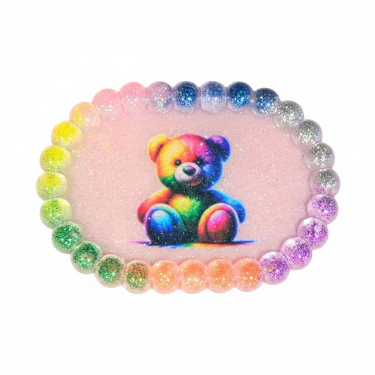 Plateau vide-poche AlyJoyCreation en résine rose irisée avec un ourson arc-en-ciel et bordure de perles scintillantes