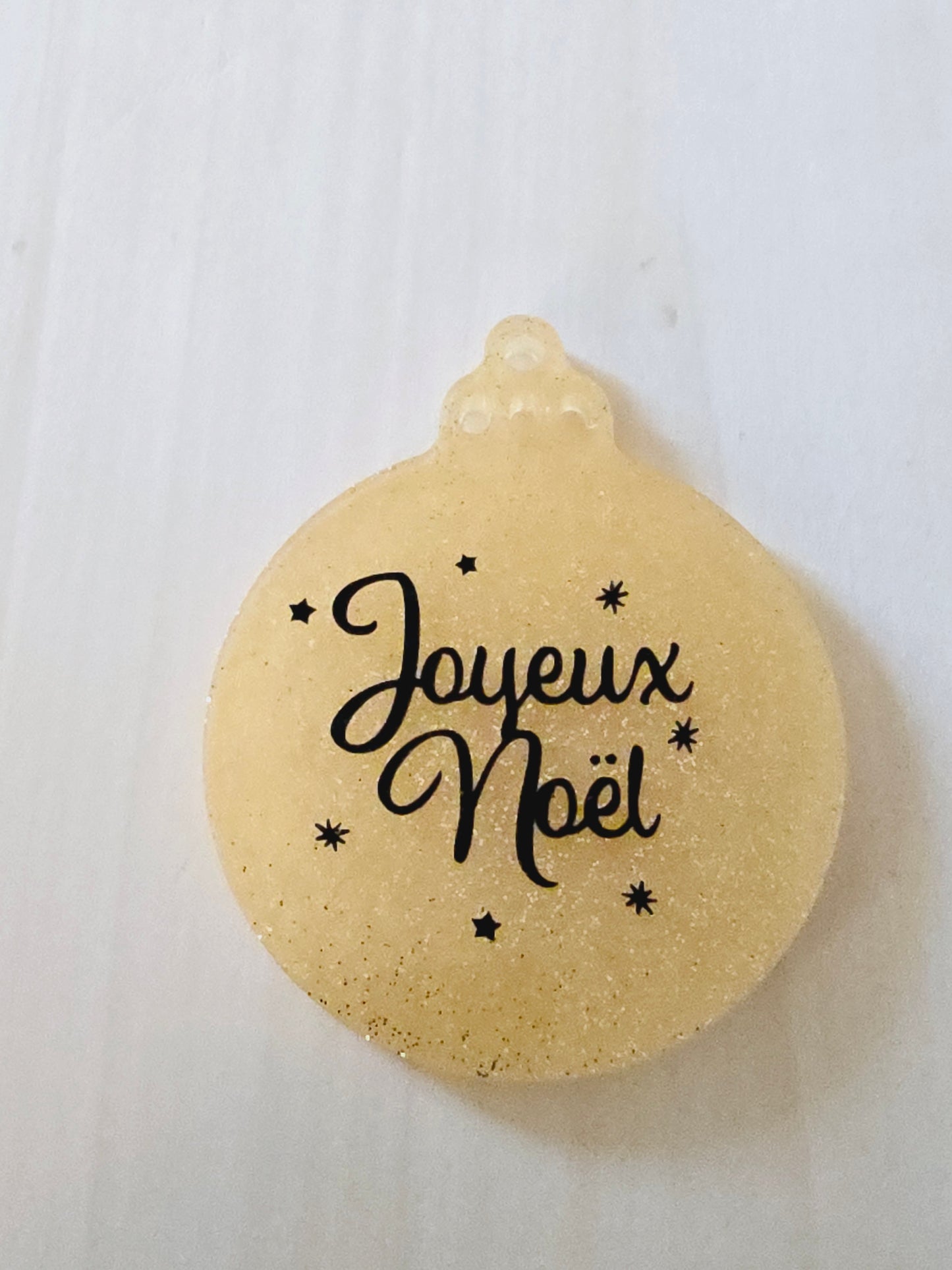 BOULE DE NOËL EN RESINE ( 2 achetés / 1 boule Joyeux Noël offerte )